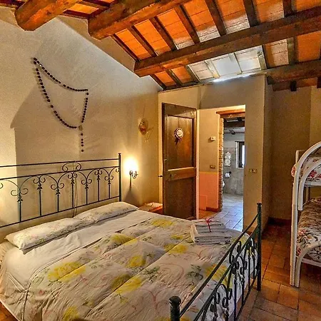 Zona Artigianale Callarella Sleeps 7 Pool Sarnano