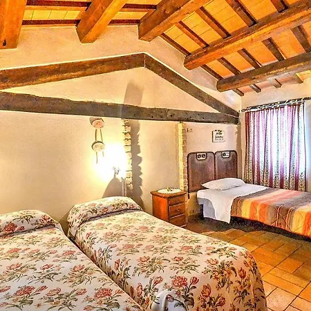 Villa Zona Artigianale Callarella Sleeps 7 Pool